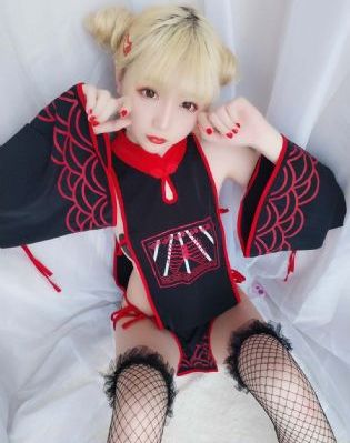 两个小婕子交换